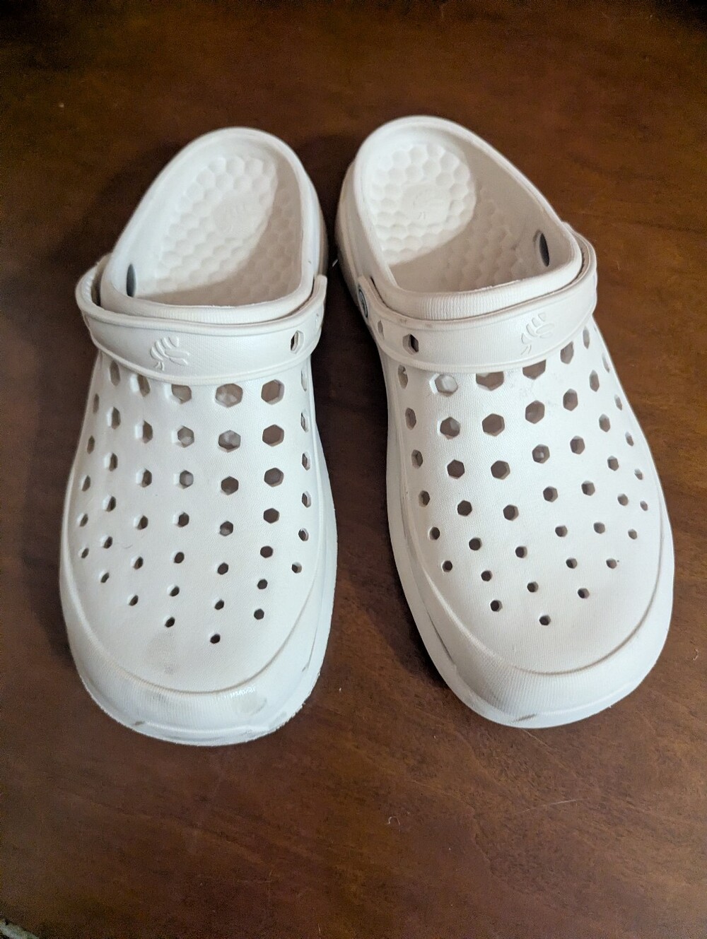 Joybees Cream/White Clogs/Crocs